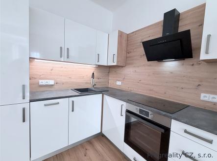 Pronájem bytu, 3+kk, 85 m²