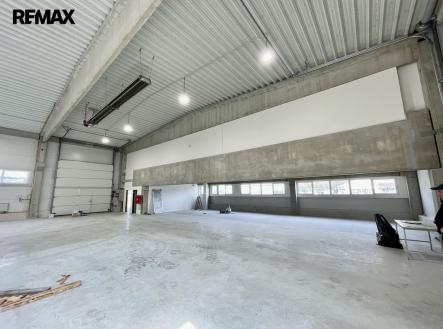 Pronájem výrobní prostor, 1 500 m²