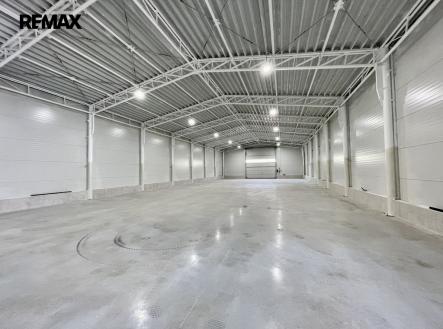 Pronájem výrobní prostor, 1 500 m²