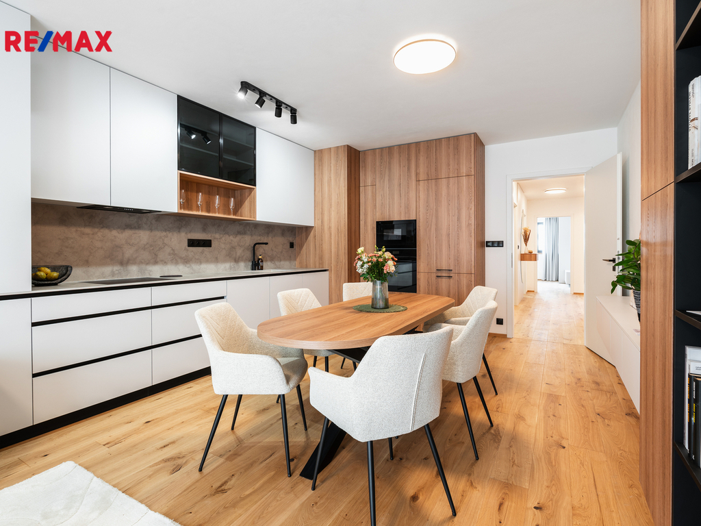 Vzorový byt - ukázka standardů podlah, dveří, klik, vypínačů, ovladačů podlahového topení