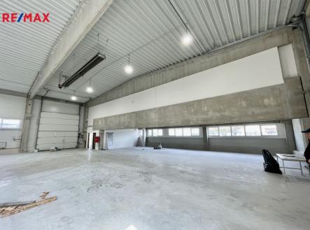 Pronájem - výrobní prostor, 1 400 m²