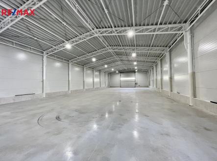 Pronájem výrobní prostor, 1 400 m²