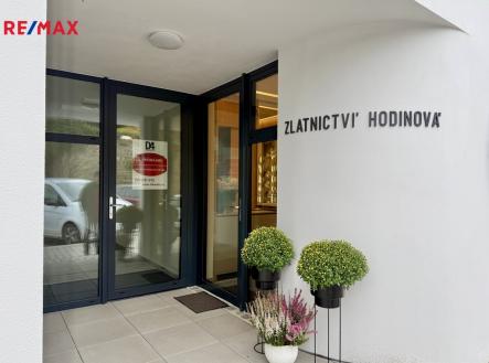 Pronájem obchodní prostor, 64 m²