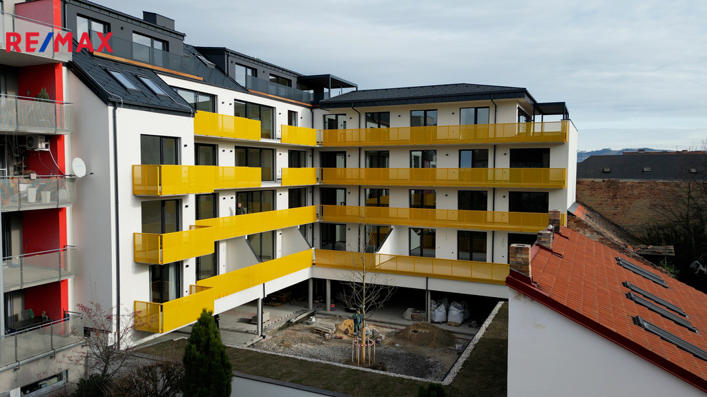 Pohled nad dům z vnitrobloku