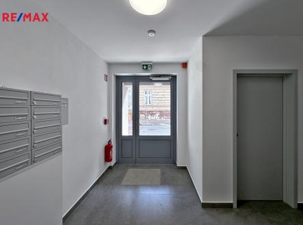 Pronájem bytu, 1+kk, 77 m²