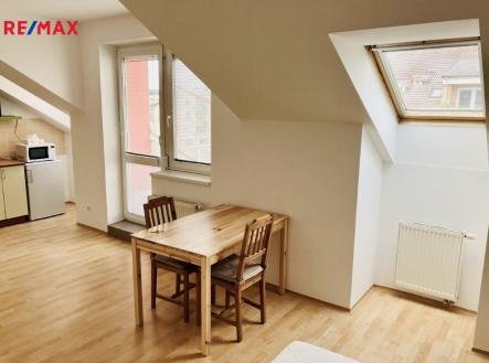 Pronájem bytu, 1+kk, 37 m²