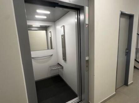 Pronájem bytu, 2+kk, 64 m²