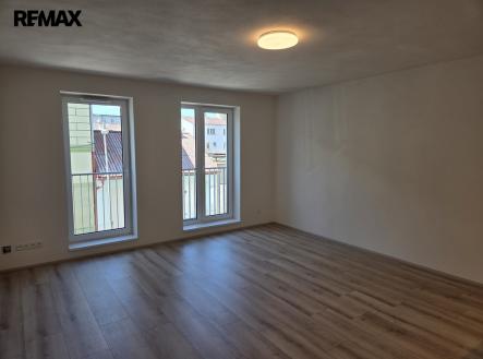 Pronájem bytu, 1+kk, 37 m²