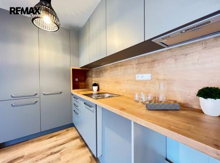 Pronájem bytu, 4+kk, 83 m²