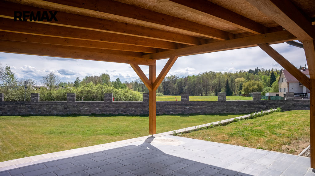 Pergola vhodná i jako přístřešek pro 2 auta