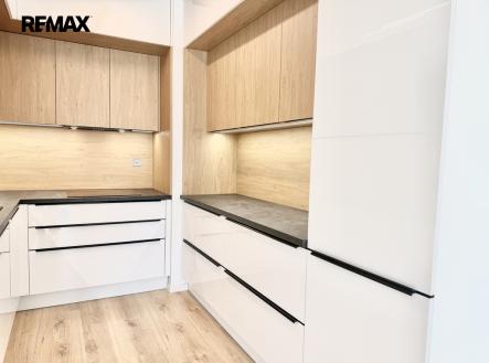 Pronájem bytu, 2+kk, 64 m²