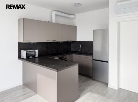 Pronájem bytu, 1+kk, 38 m²