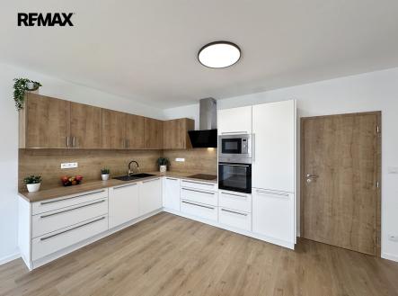Pronájem bytu, 1+kk, 84 m²