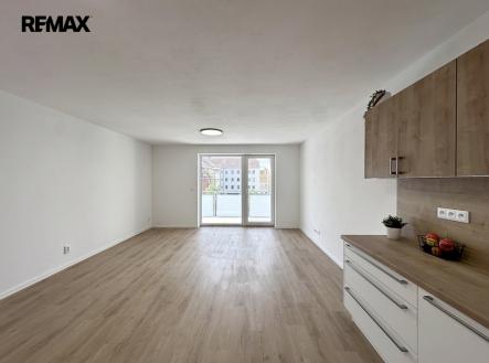 Pronájem bytu, 1+kk, 84 m²