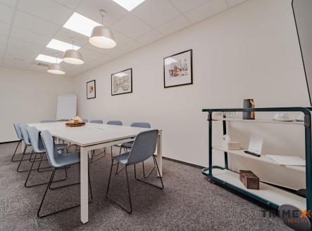 Pronájem kanceláře, 345 m²