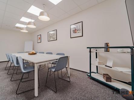 Pronájem kanceláře, 345 m²