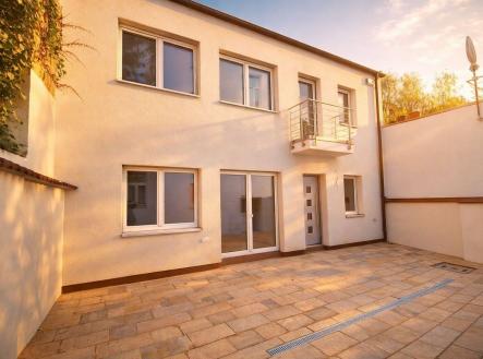 Pronájem domu/vily, 94 m²