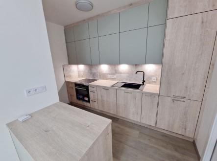 Pronájem bytu, atypický, 94 m²