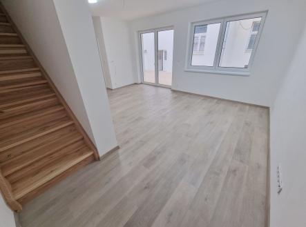 Pronájem bytu, atypický, 94 m²
