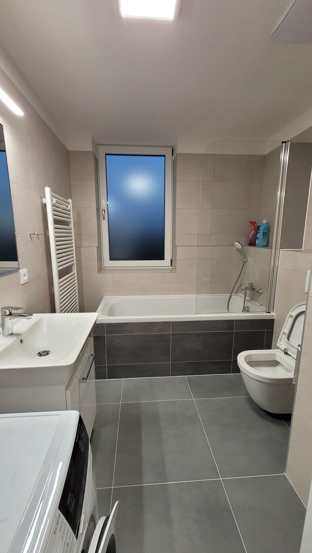 Moderní byt 1+kk s velkou terasou a garážovým stáním