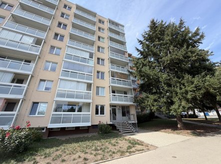 byt o dispozici 2+kk se zasklenou lodžií, v Brně-Bohunicích
