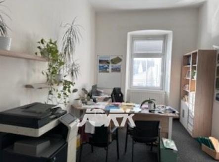 Pronájem - kanceláře, 99 m²