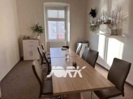 Pronájem - kanceláře, 99 m²