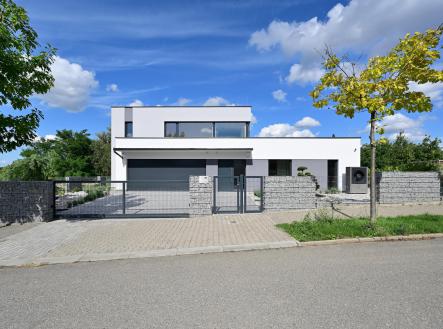 Pronájem - dům/vila, 260 m²