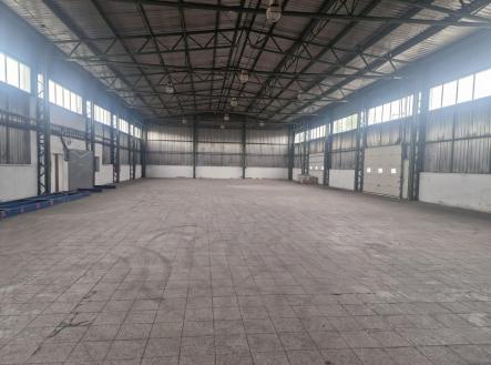 Pronájem komerčního objektu, průmyslový areál, 1 500 m²
