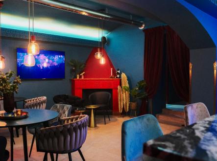 Pronájem - obchodní prostor, 256 m²