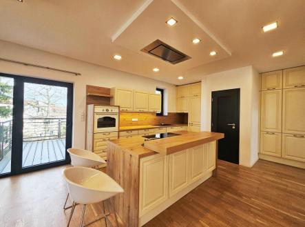 Pronájem domu/vily, 243 m²