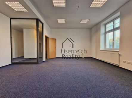 Pronájem kanceláře, 250 m²