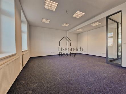 Pronájem kanceláře, 250 m²