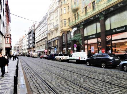 Pronájem obchodní prostory, 180 m²
