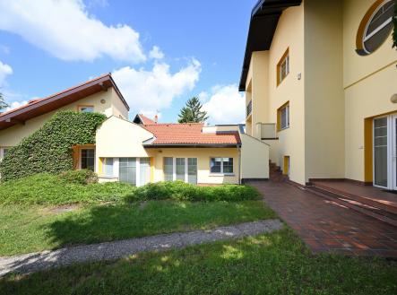 Pronájem domu/vily, 454 m²