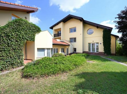 Pronájem kanceláře, 454 m²