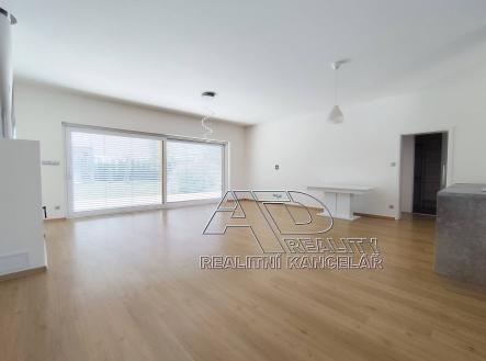 Pronájem - dům/vila, 170 m²