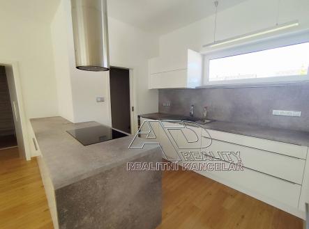 Pronájem - dům/vila, 170 m²
