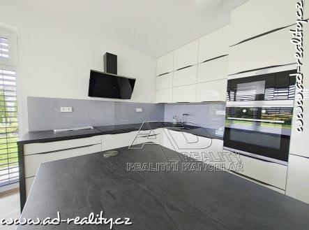 Pronájem - dům/vila, 160 m²