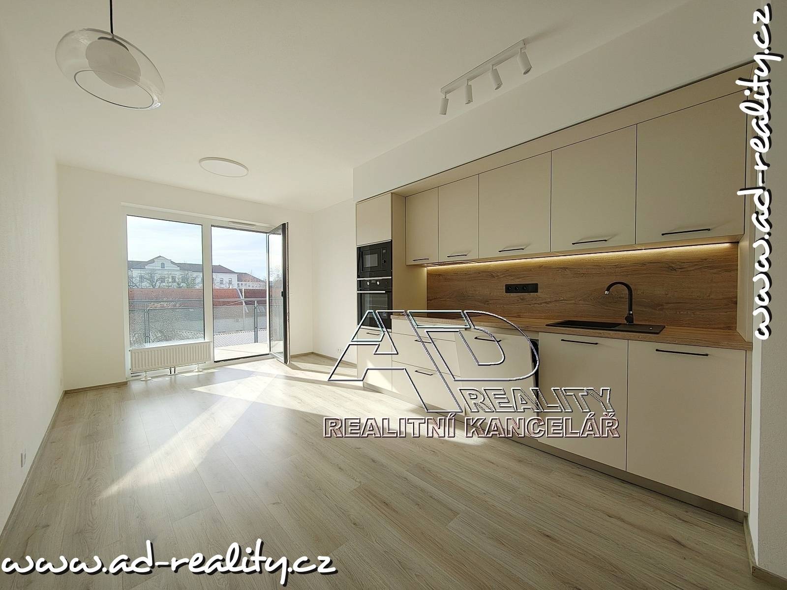 AD-reality, realitní kancelář