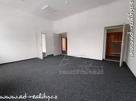 Pronájem kanceláře, 192 m²
