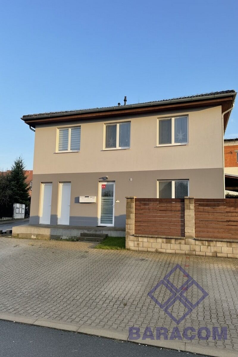 Mezonetový byt 3+kk se zahradou v obci Bašť se zahradou 155 m2.