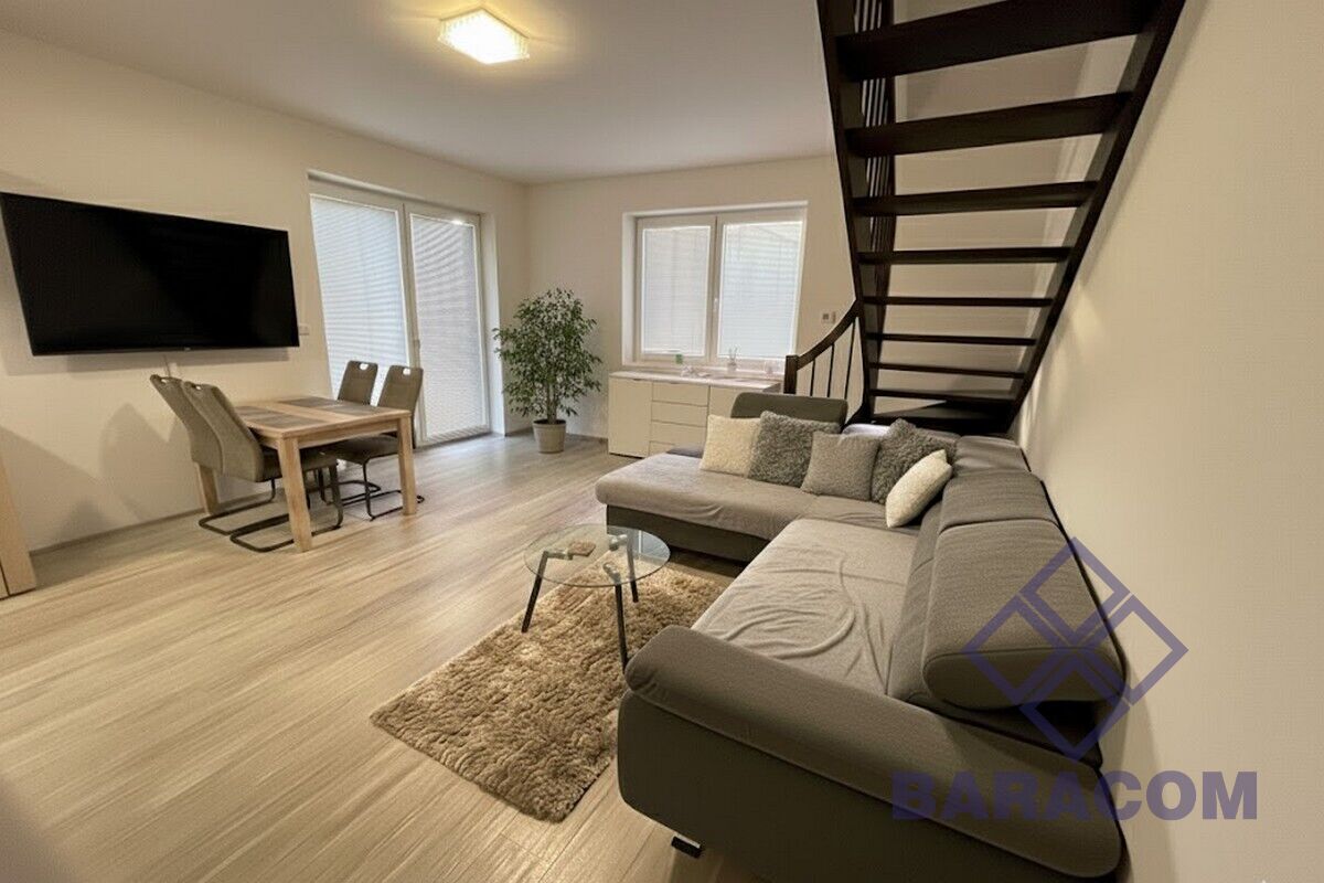 Mezonetový byt 3+kk se zahradou v obci Bašť se zahradou 155 m2.