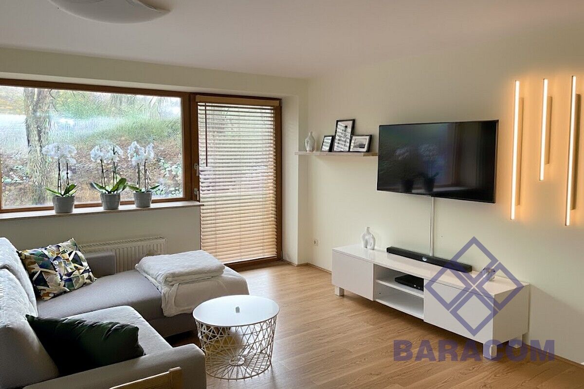 Prostorný byt 3+KK 75m2 s předzahrádkou a parkováním v ceně, Klecany u Prahy