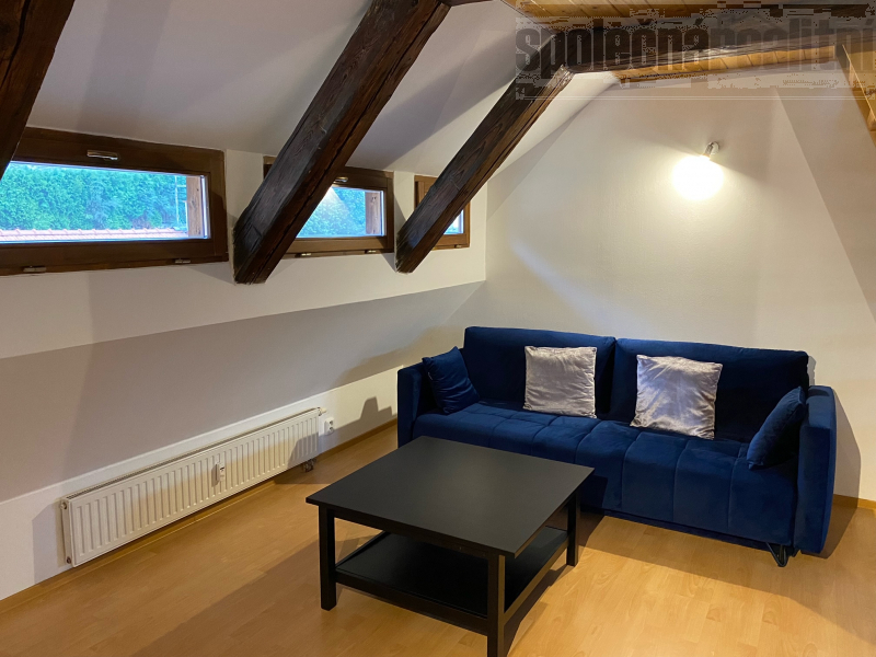 Útulný, zrekonstruovaný  mezonet 2kk k pronájmu, 60m2, Český Krumlov