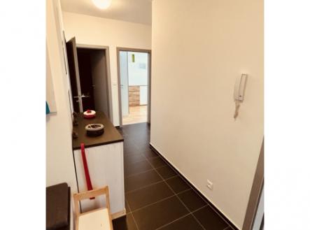 Novostavba 3kk/L, 85 m2 plus lodžie, 30.000,- Kč plus garáž a poplatky