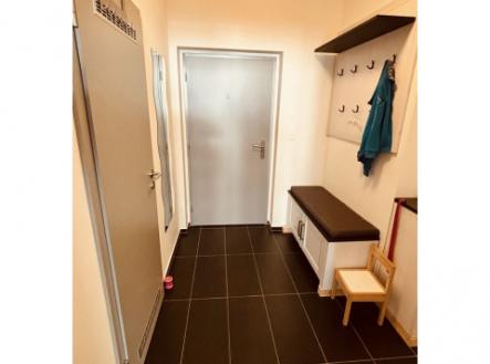 Novostavba 3kk/L, 85 m2 plus lodžie, 30.000,- Kč plus garáž a poplatky