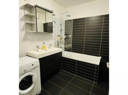Novostavba 3kk/L, 85 m2 plus lodžie, 30.000,- Kč plus garáž a poplatky