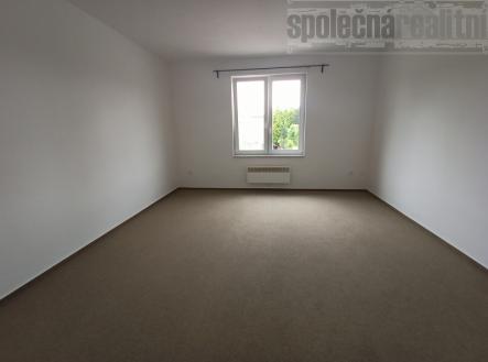 Velmi prostorný byt  k pronájmu 3+1, 80 m2, Černošice, 19 000 Kč plus popl.
