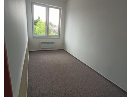 Velmi prostorný byt  k pronájmu 3+1, 80 m2, Černošice, 19 000 Kč plus popl.